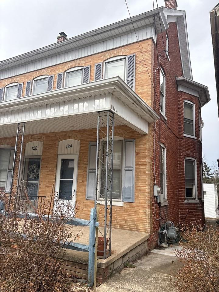 124 S Walnut St - Photo 2 of 2