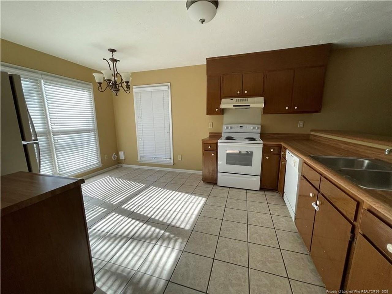 5736 Waters Edge Dr - Photo 3 of 12