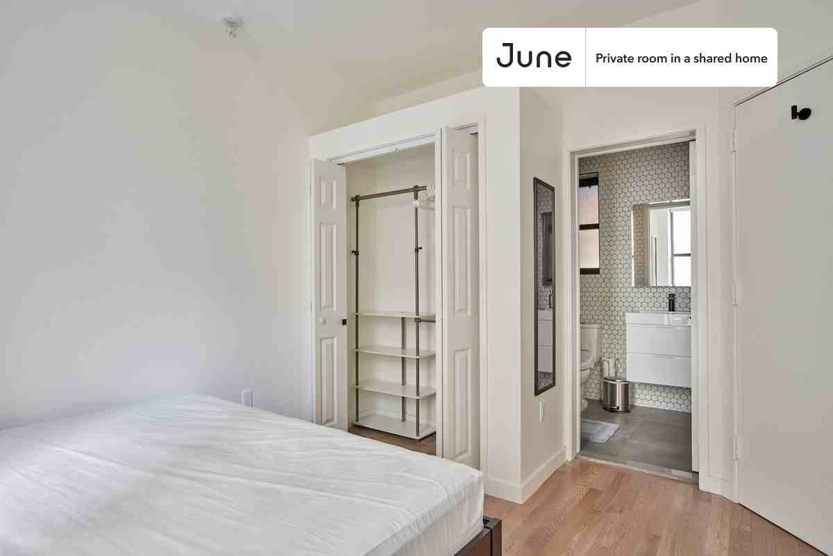 424 West 47th St, New York, NY 10036 #3 - Photo 2 of 13