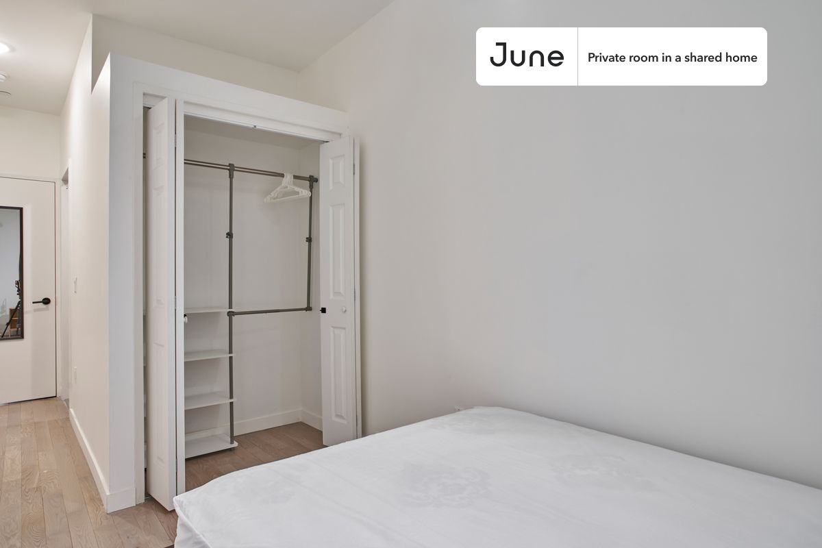 424 West 47th St, New York, NY 10036 #3 - Photo 4 of 13