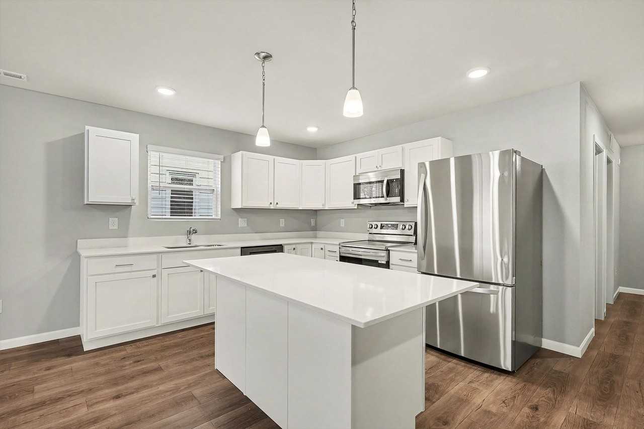 1778 Pine St - Photo 2 of 19