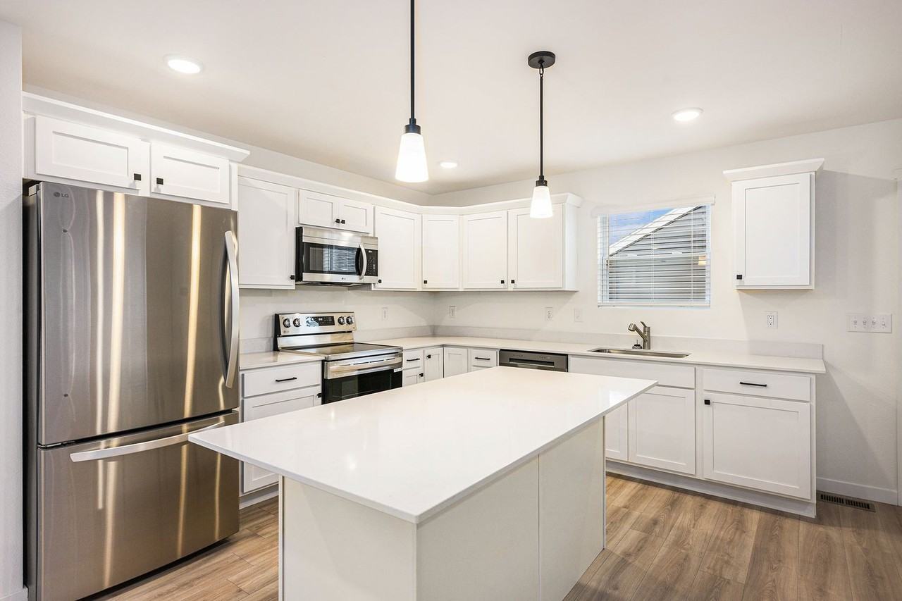 1867 Austin St - Photo 2 of 18