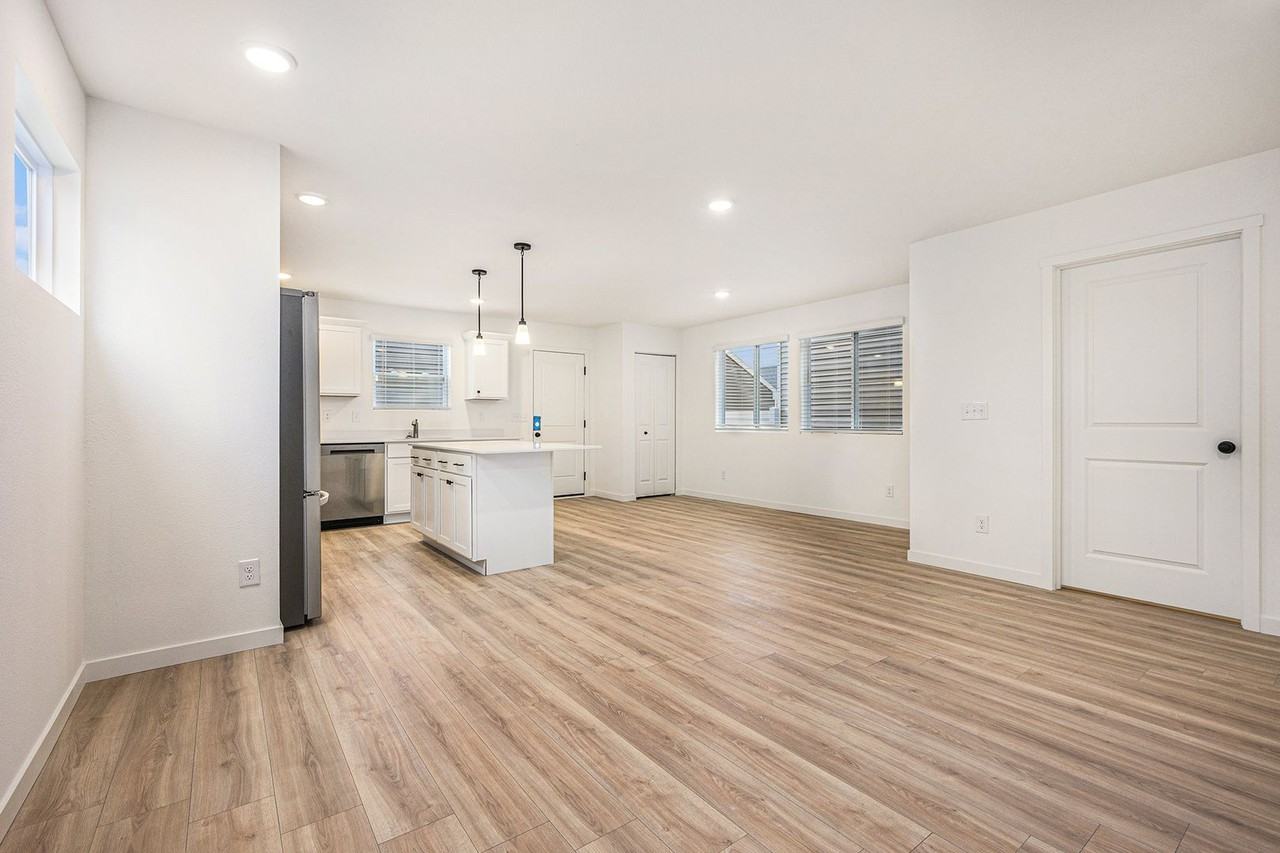 1867 Austin St - Photo 3 of 18