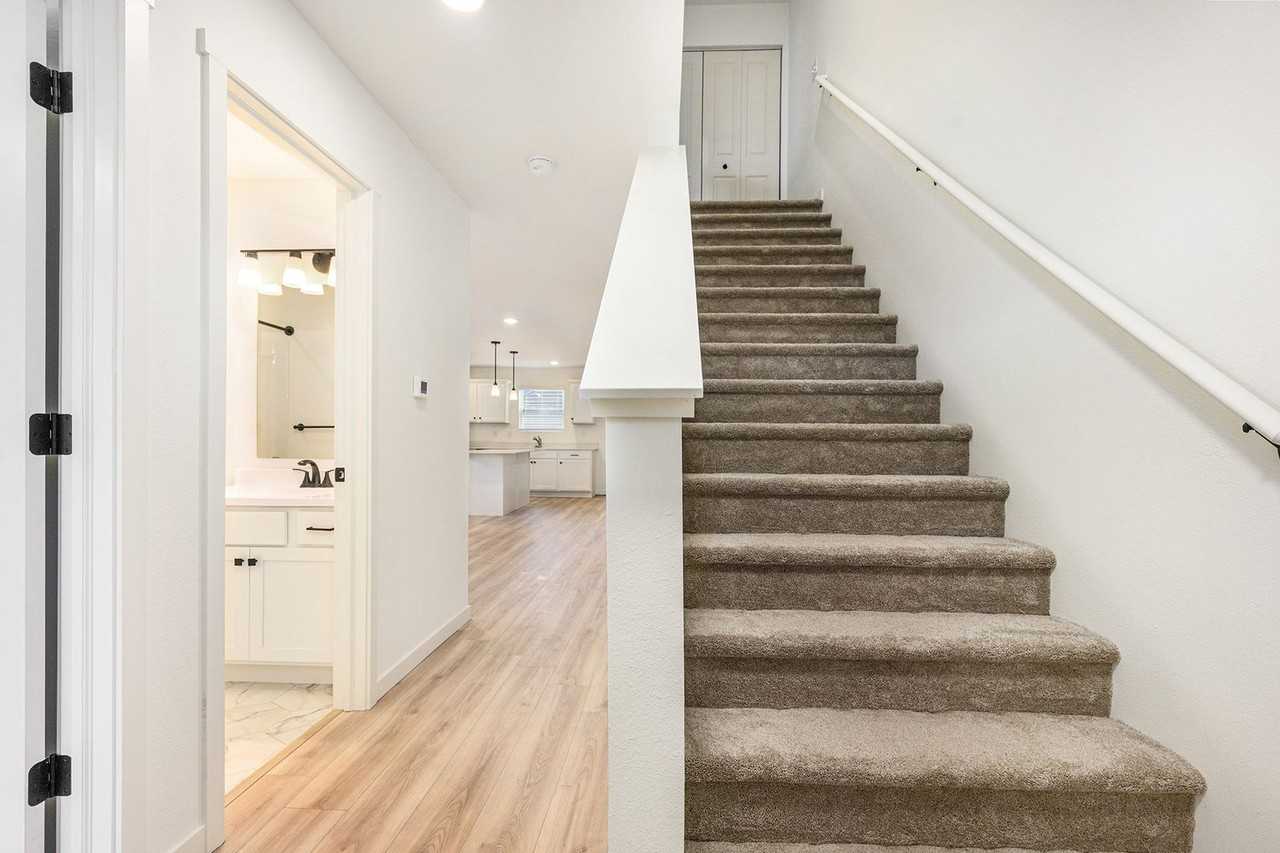 1867 Austin St - Photo 4 of 18