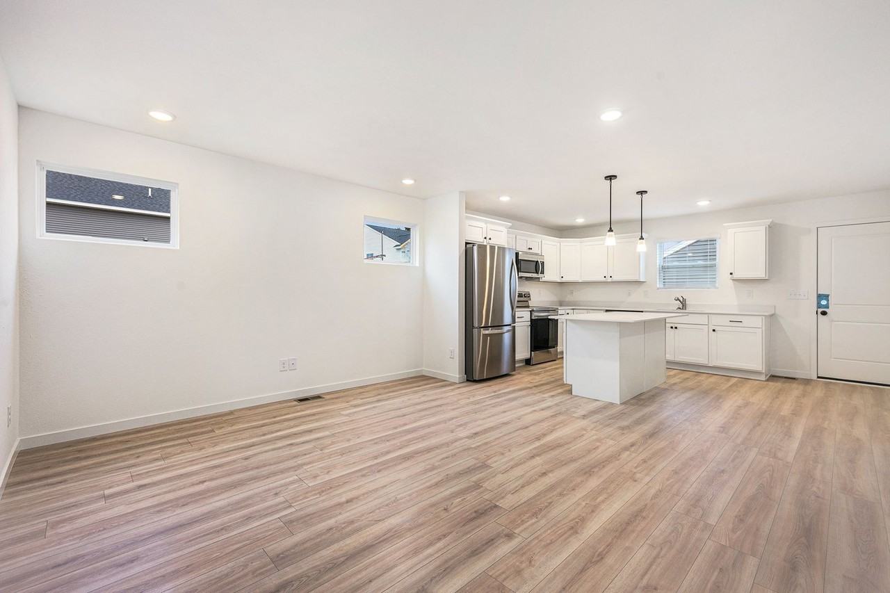 1867 Austin St - Photo 5 of 18