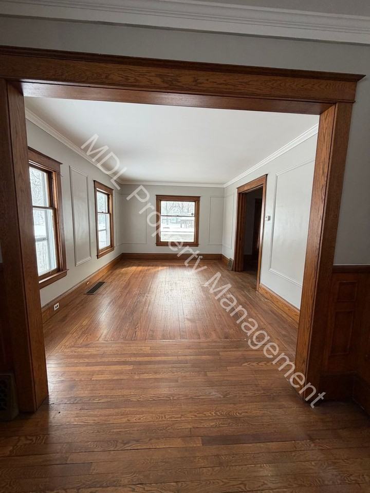 315 S Oakley St - Photo 5 of 12