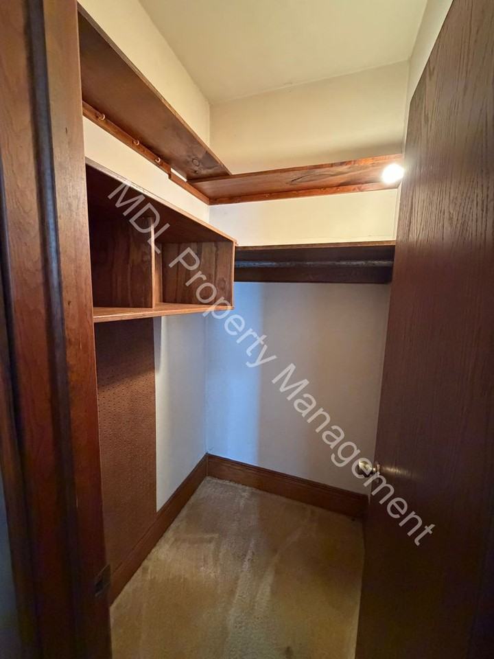 315 S Oakley St - Photo 7 of 12