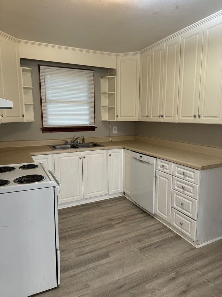 114 Lincoln St - Photo 4 of 16