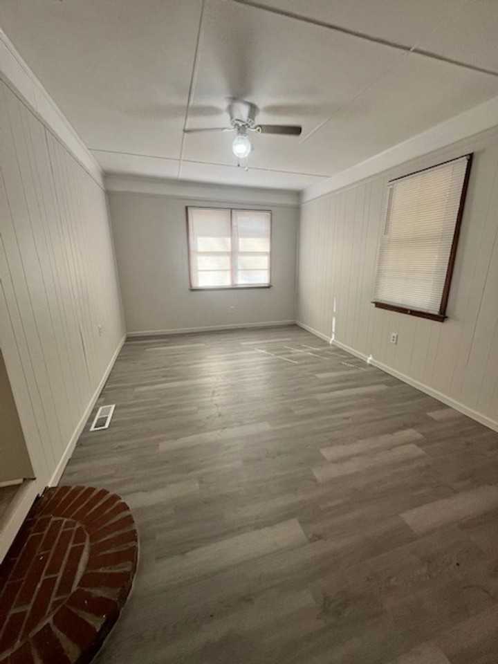 114 Lincoln St - Photo 6 of 16