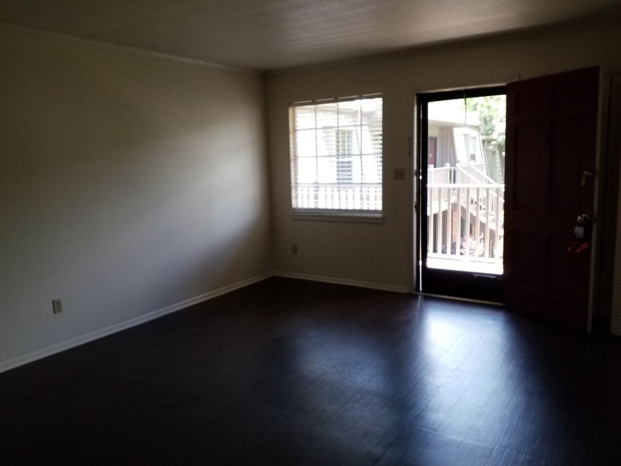 3828 Country Club Rd Apt J - Photo 3 of 9