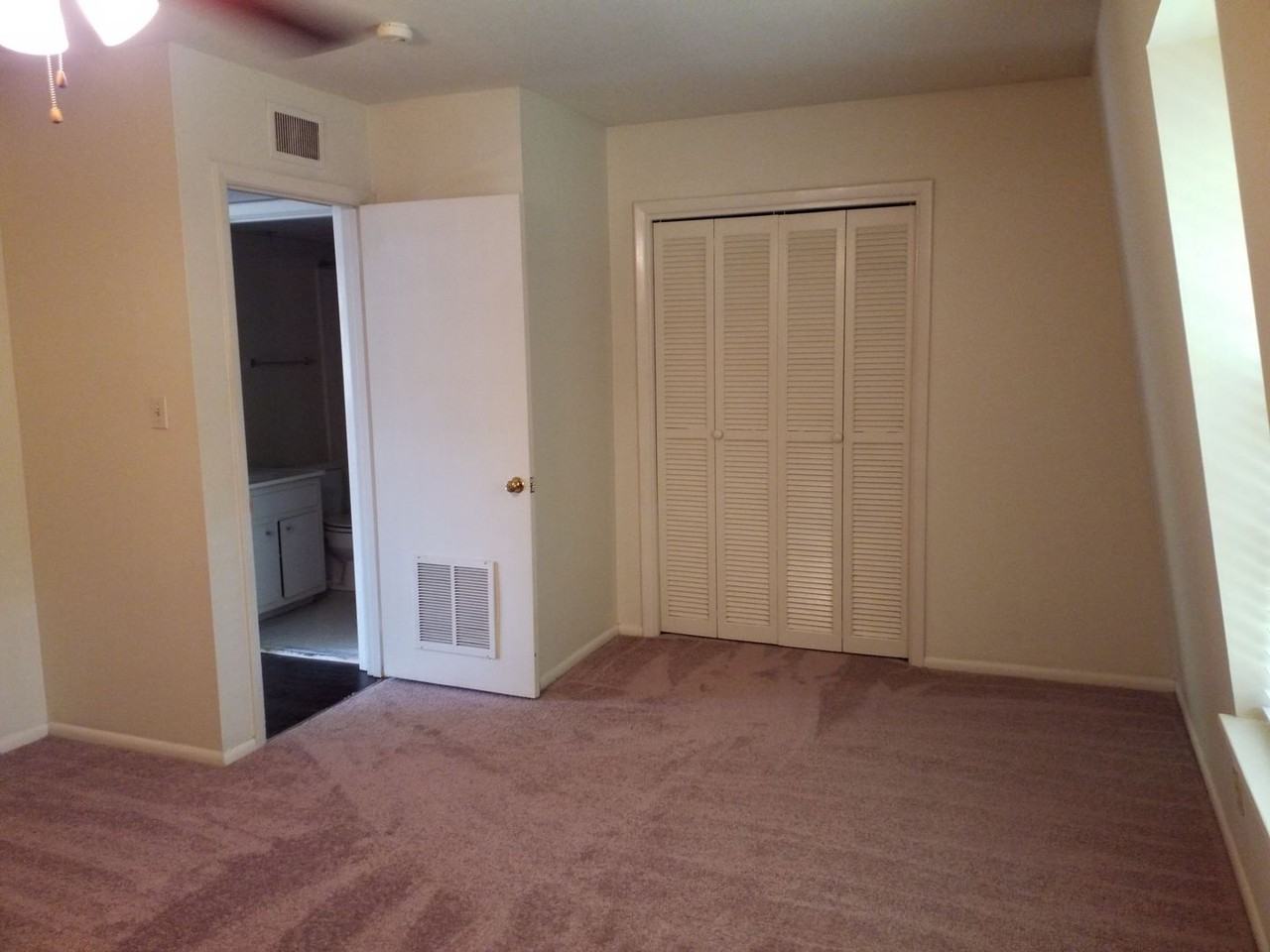 3828 Country Club Rd Apt J - Photo 6 of 9