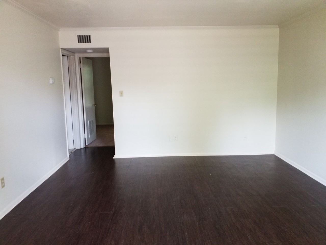 3828 Country Club Rd Apt J - Photo 7 of 9