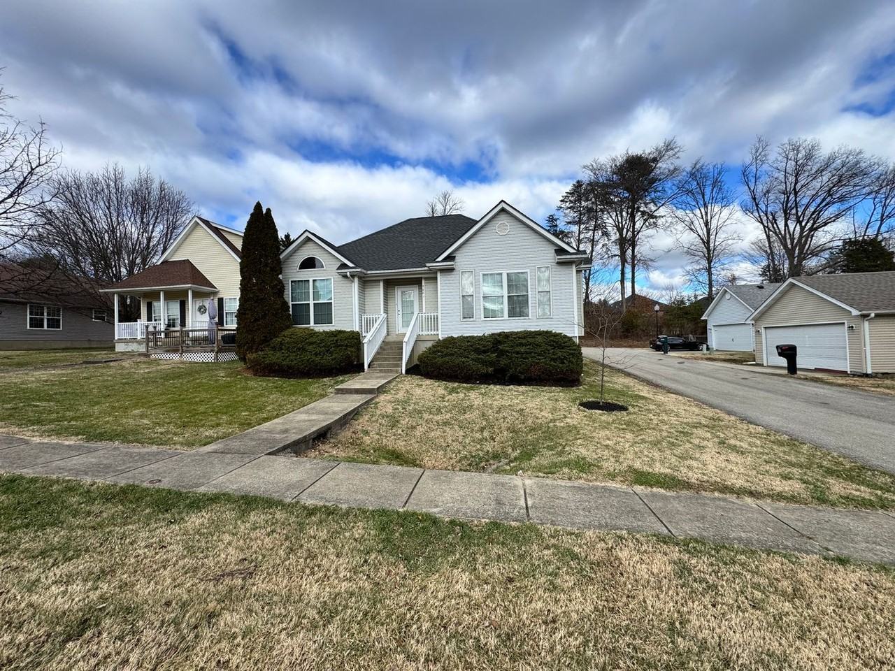 9601 Williamsborough Ln - Photo 2 of 50