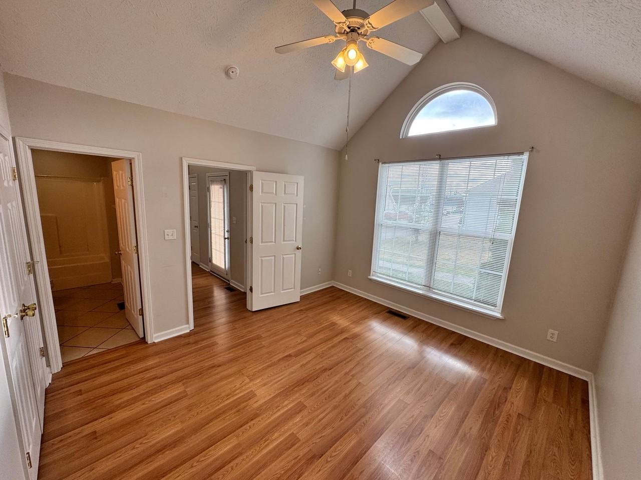 9601 Williamsborough Ln - Photo 4 of 50