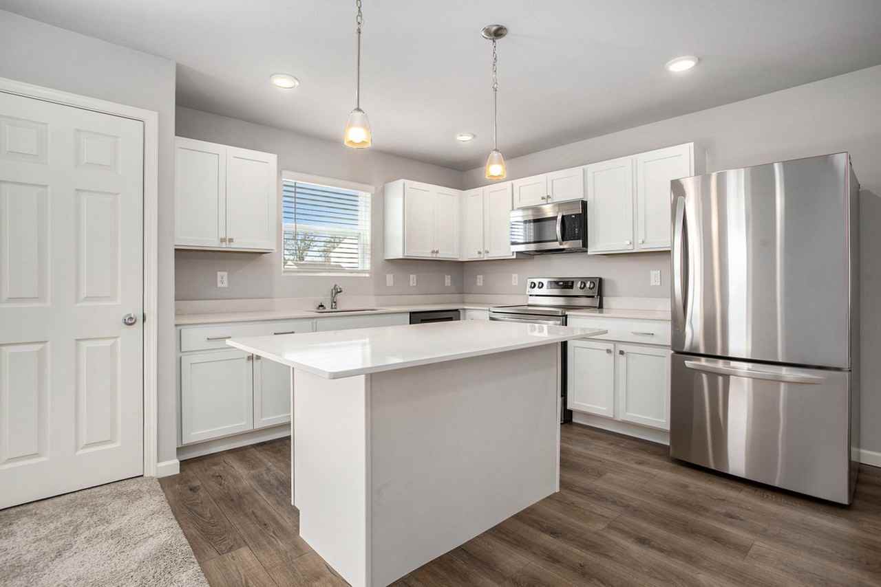 372 Sherman St - Photo 3 of 21