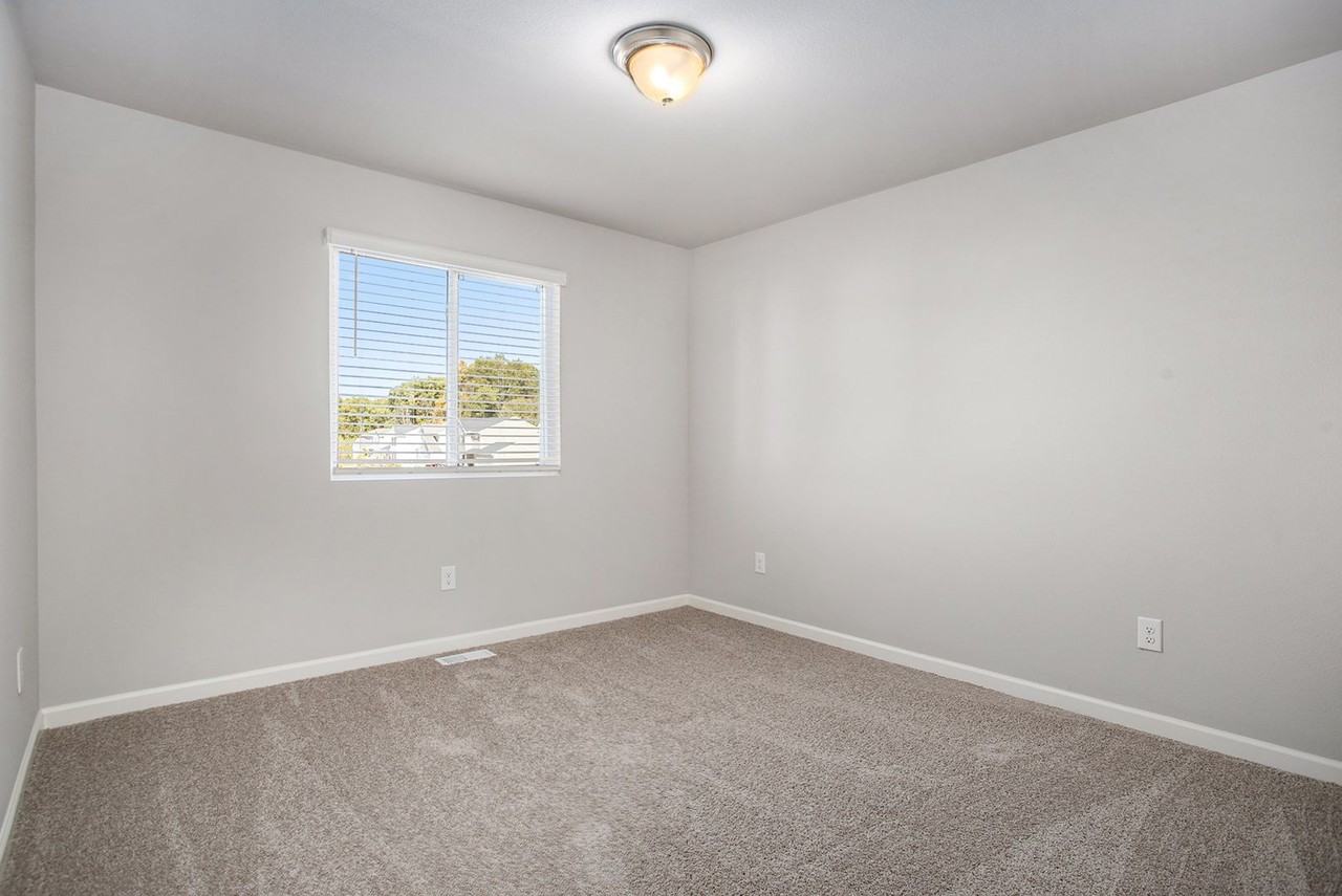 372 Sherman St - Photo 7 of 21