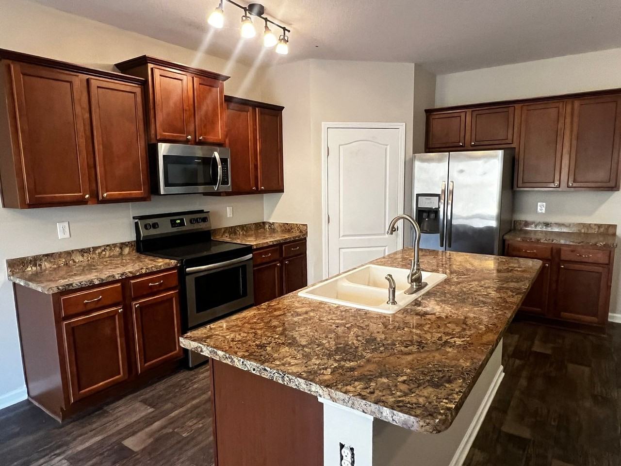 214 Brooklet Cir - Photo 3 of 21