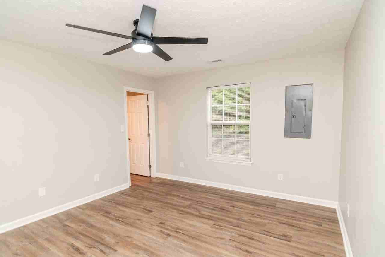 2539 Danielle Ln - Photo 4 of 34