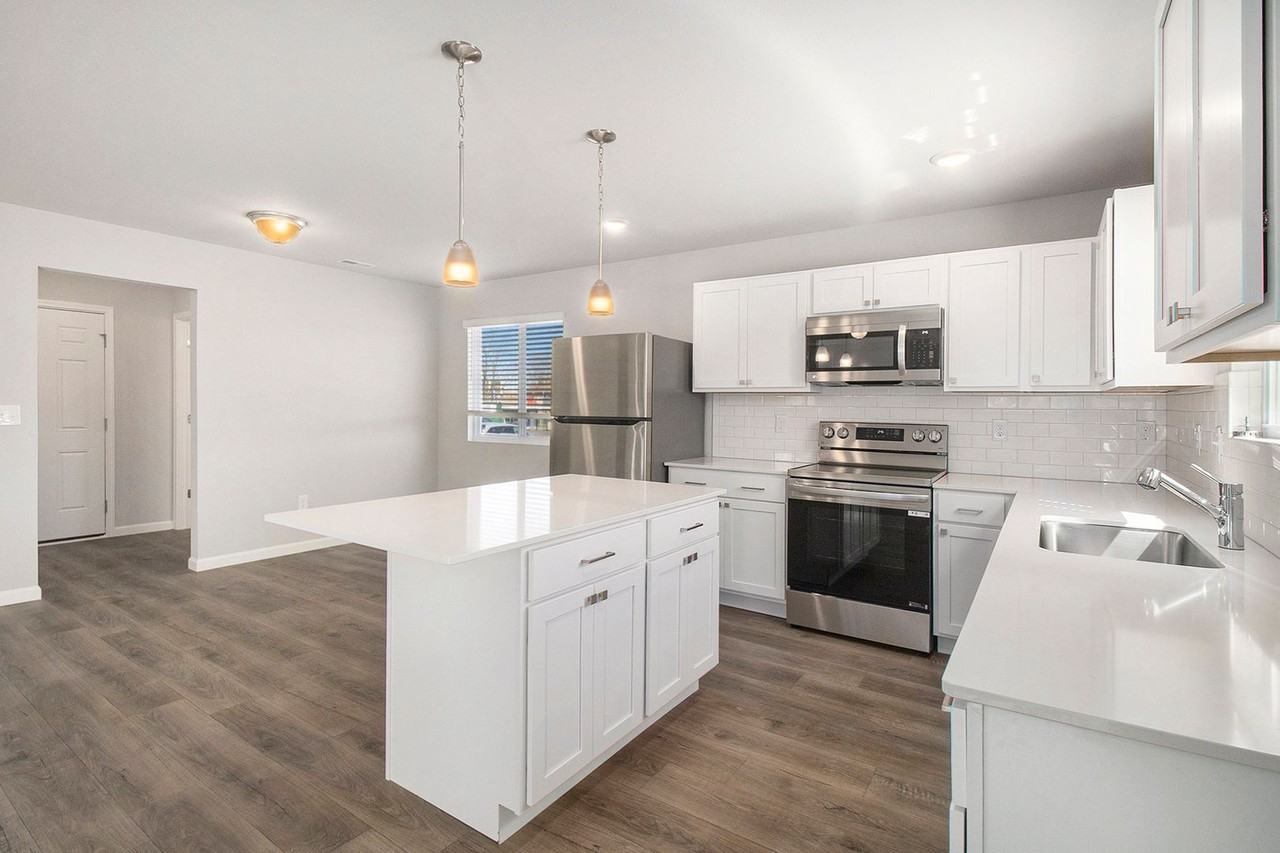 366 Sherman St - Photo 3 of 23