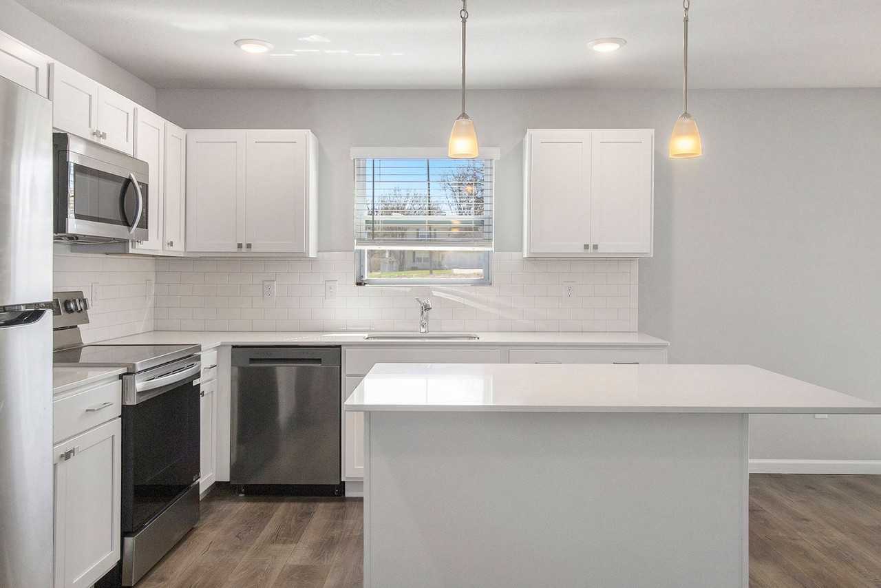 366 Sherman St - Photo 5 of 23