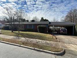 featured image of 922 S Cox St