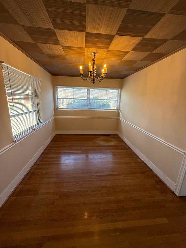 922 S Cox St - Photo 3 of 12