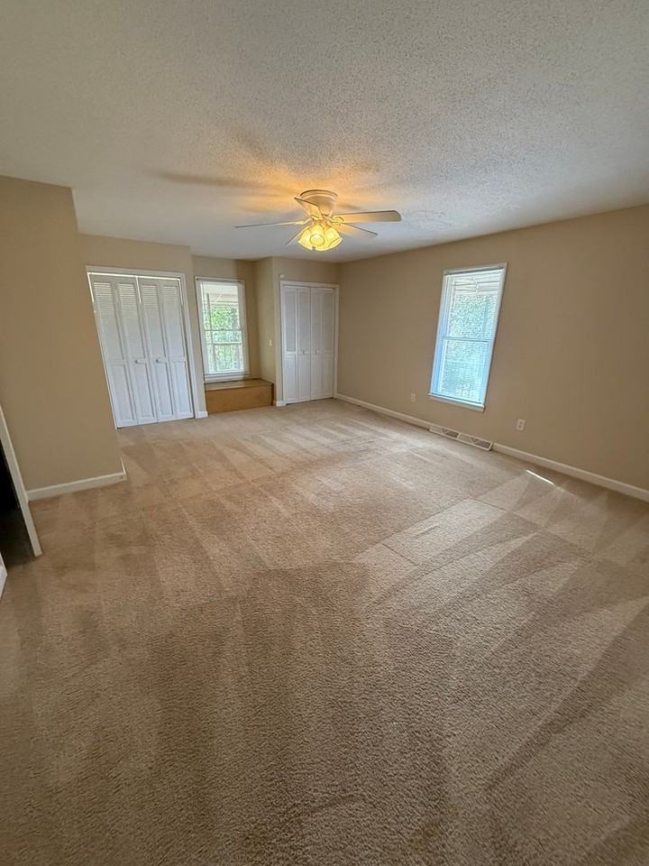 922 S Cox St - Photo 7 of 12