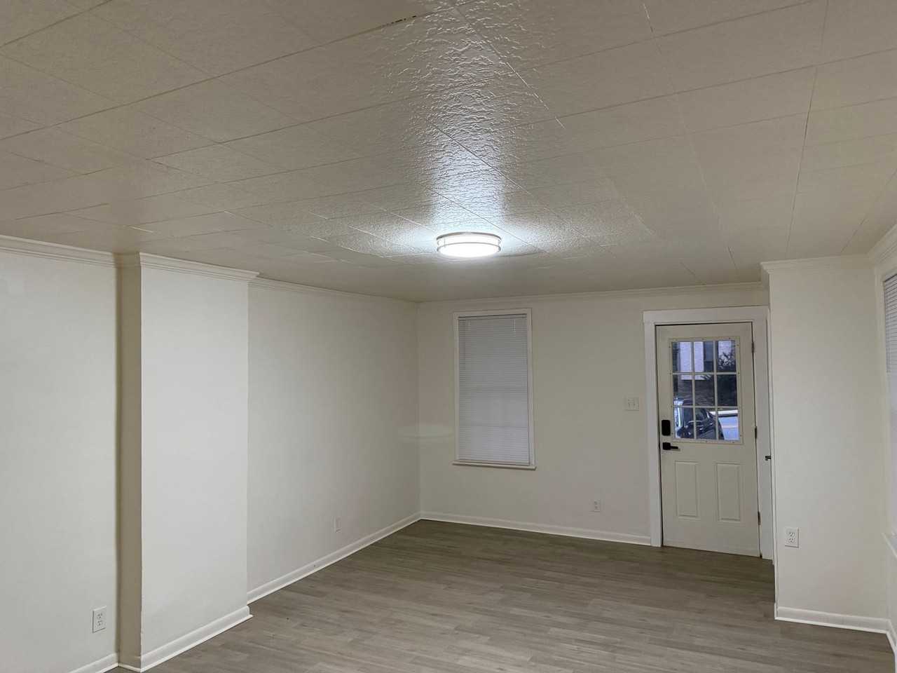 6313 Windsor Mill Rd - Photo 3 of 23