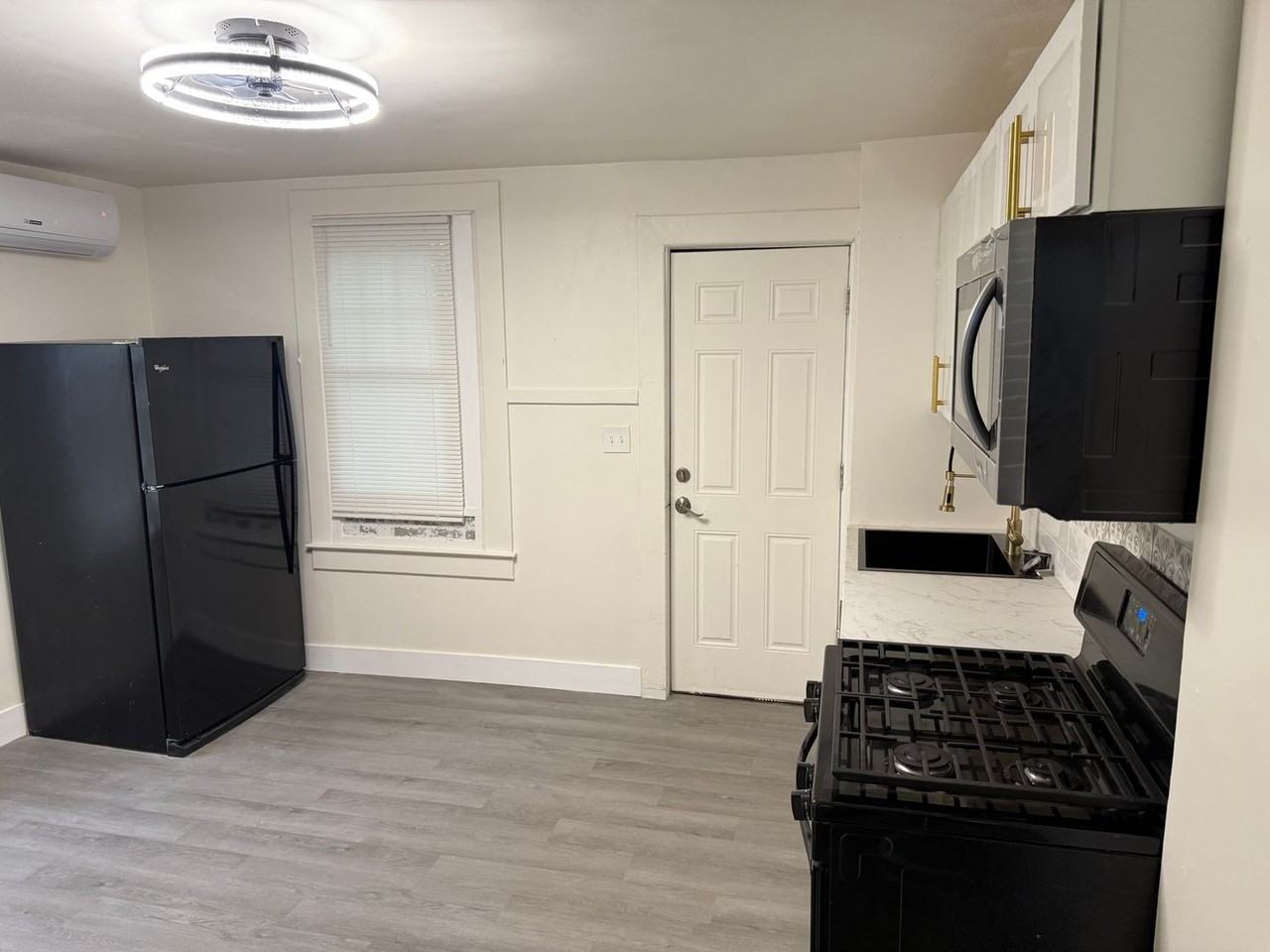 6313 Windsor Mill Rd - Photo 5 of 23