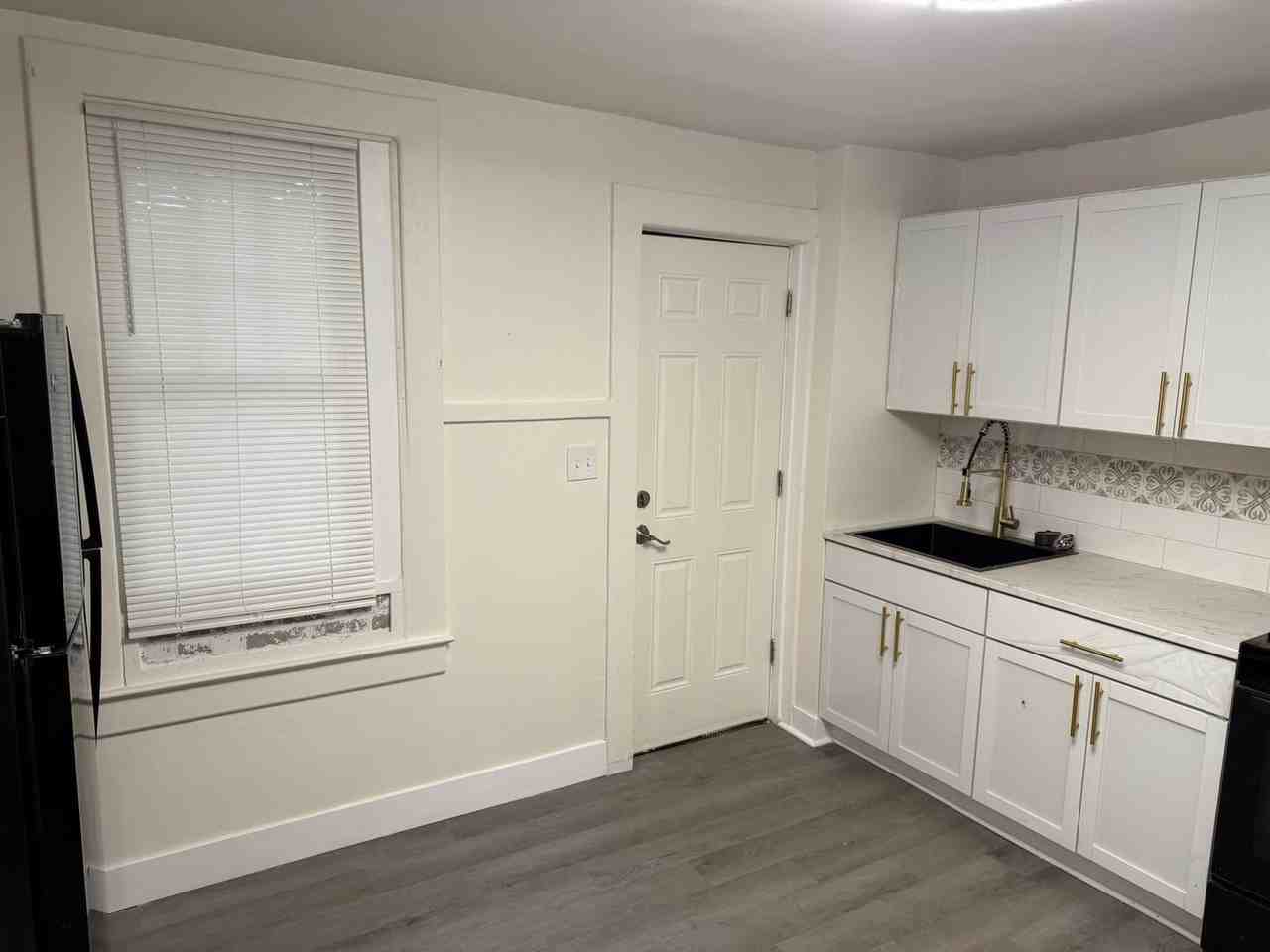 6313 Windsor Mill Rd - Photo 6 of 23