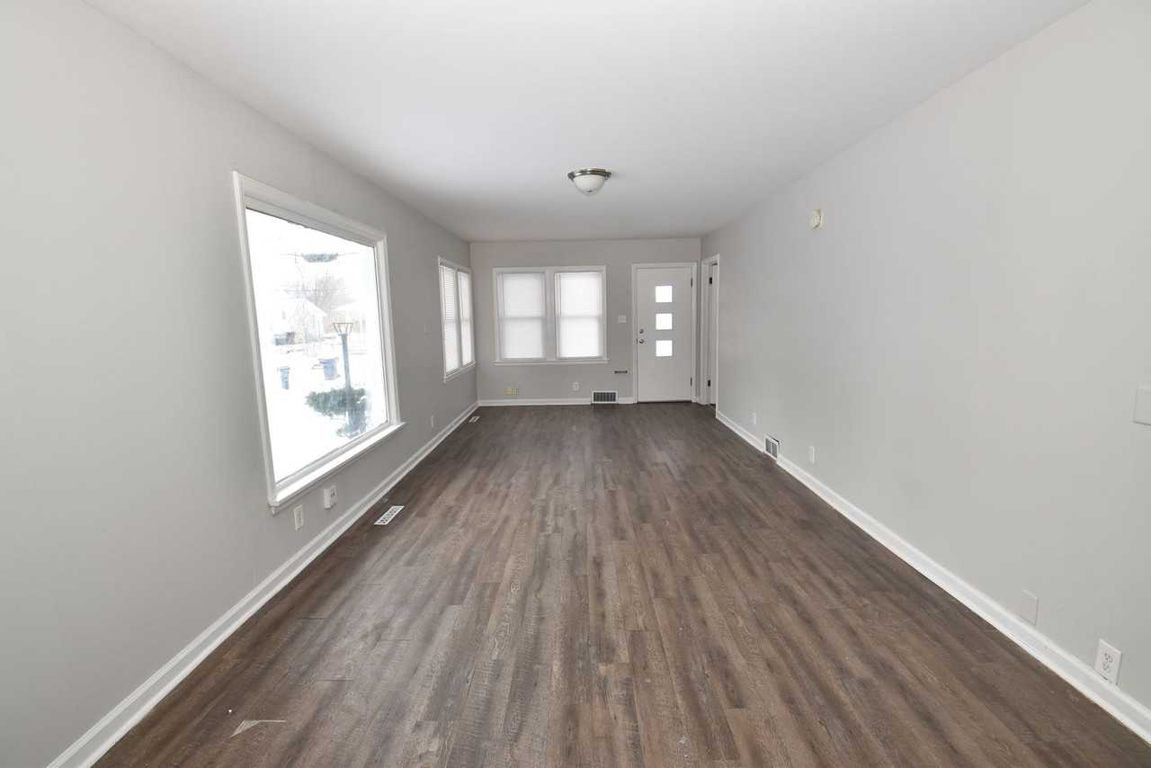 1214 S 29th St - Photo 3 of 34