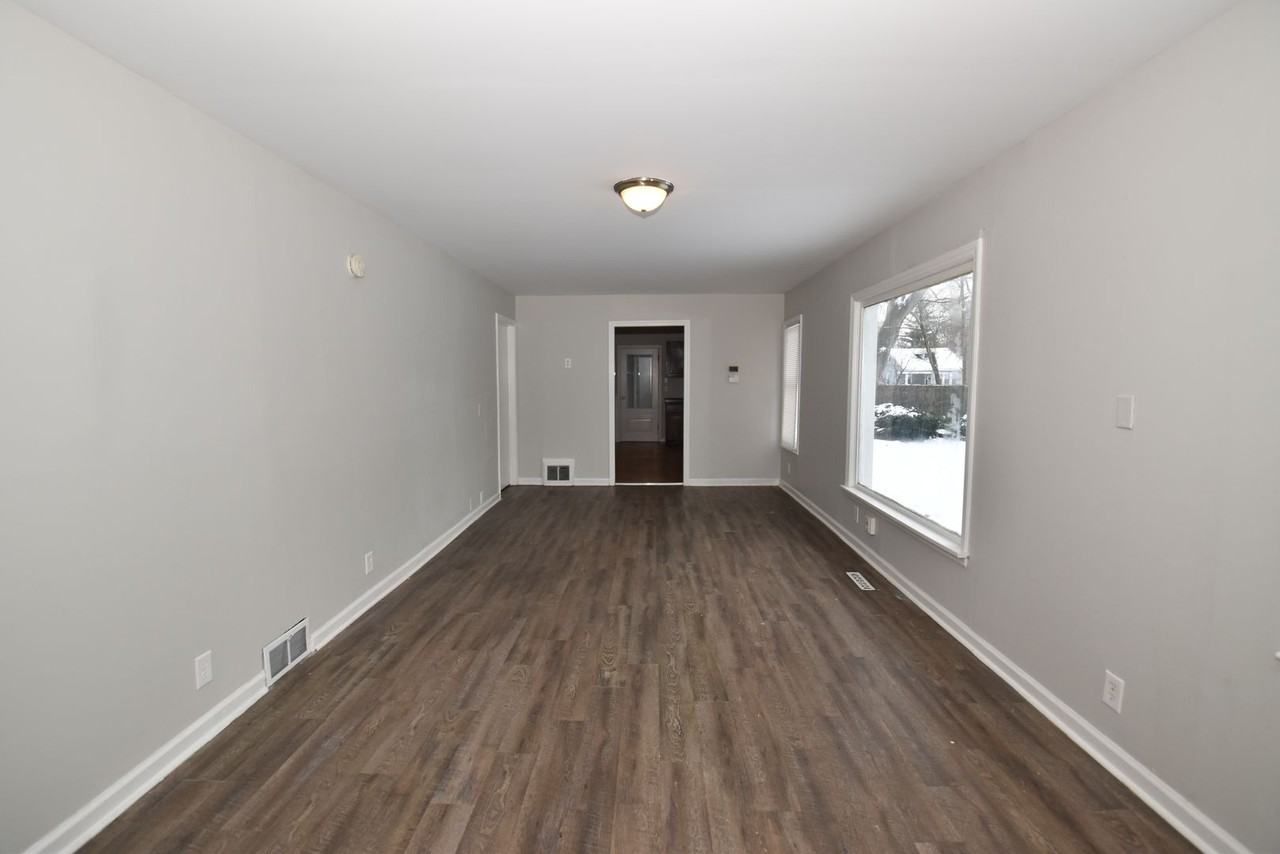 1214 S 29th St - Photo 6 of 34