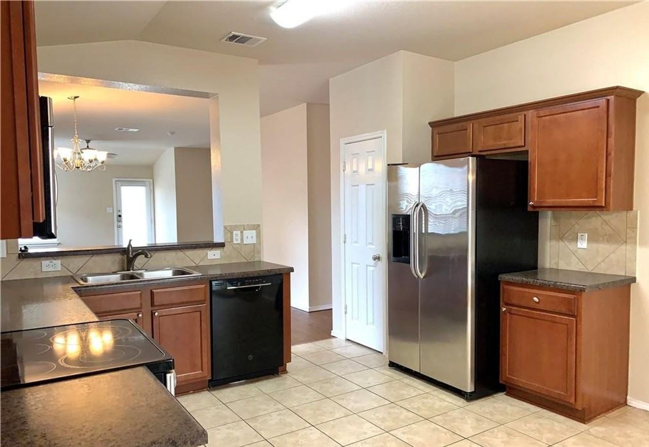 2103 Scott Dr - Photo 4 of 14