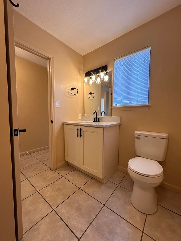 734 Legion Dr - Photo 7 of 17