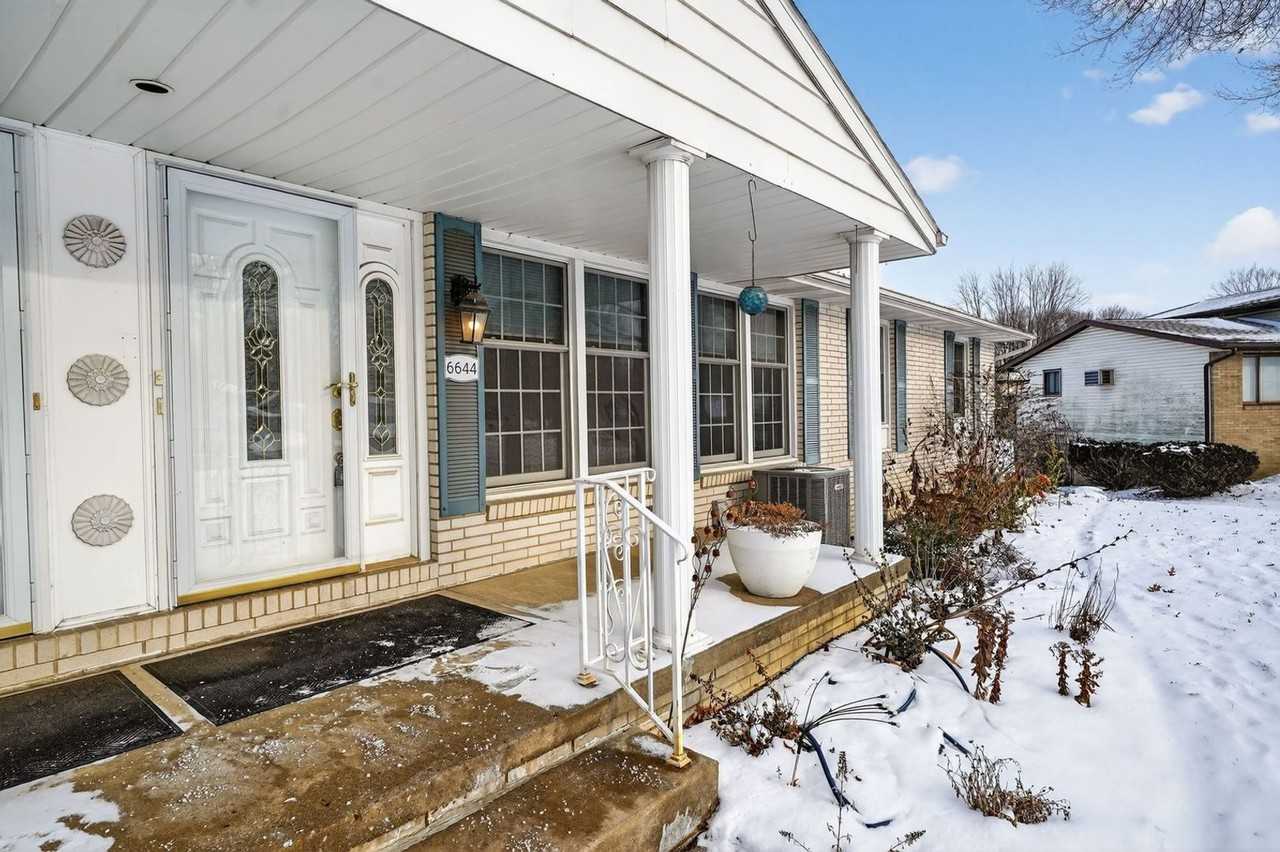 6644 Ravenwood Ave Nw - Photo 2 of 24