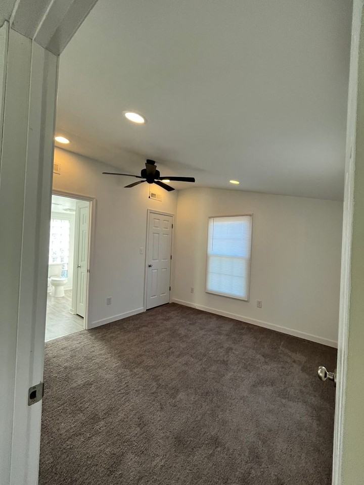 309 Chambersville St - Photo 4 of 17