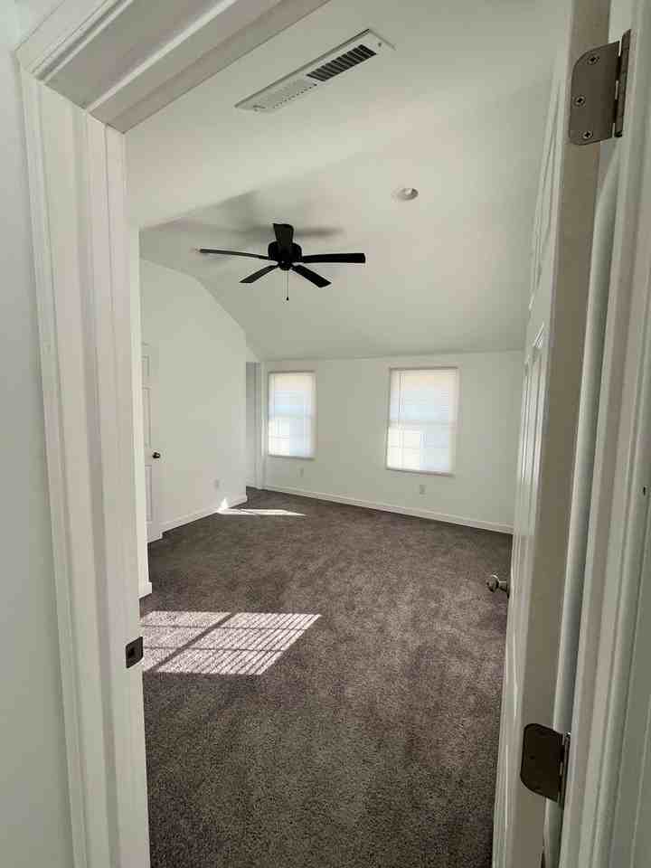 309 Chambersville St - Photo 7 of 17