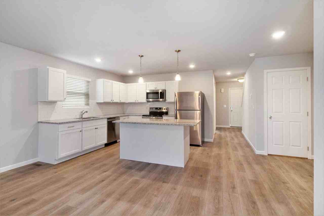 1400 Ridgeview Dr - Photo 2 of 23