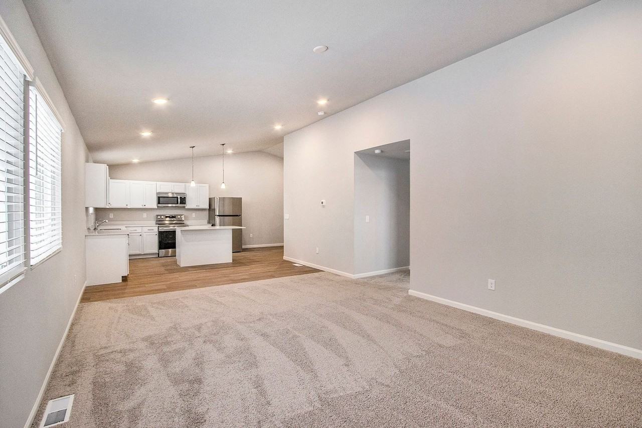 1820 Lakeview Dr - Photo 6 of 26