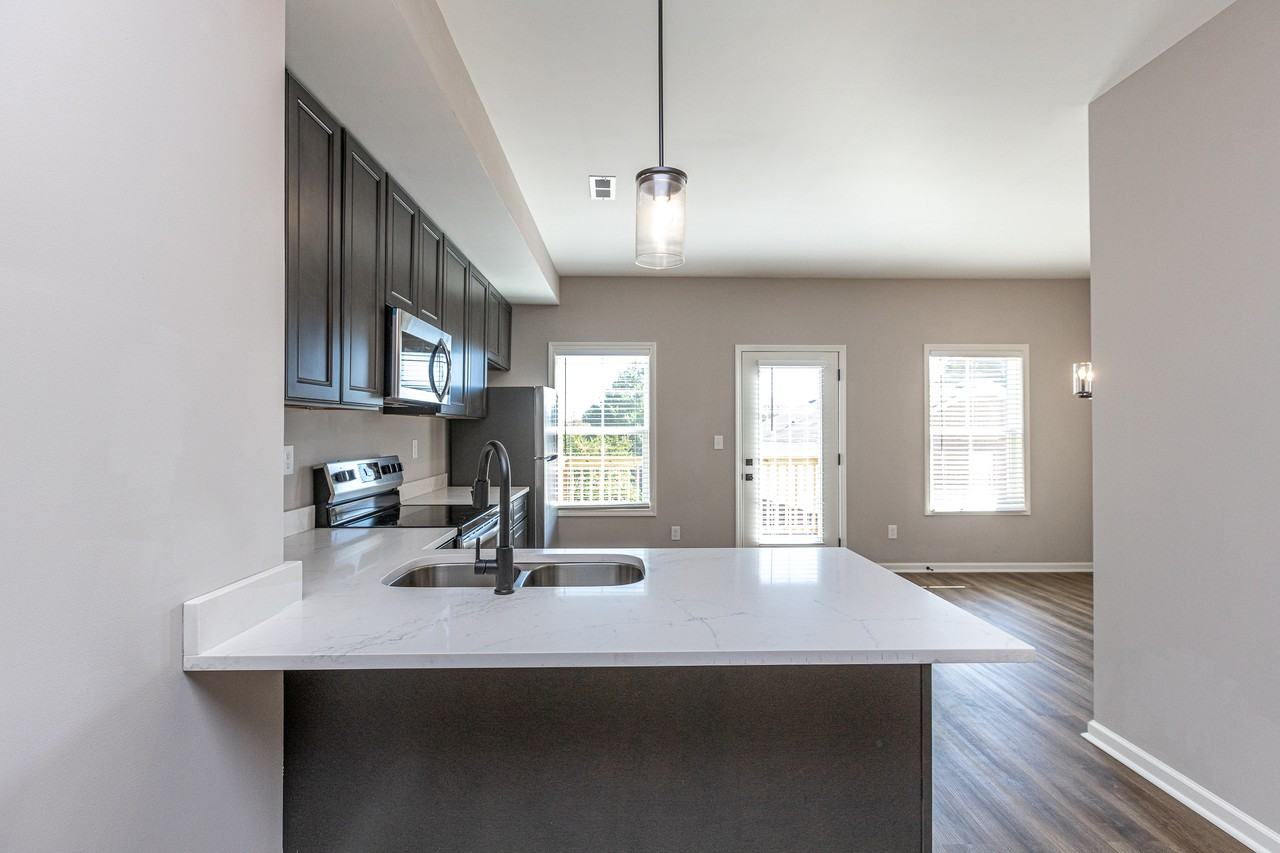 506 S Main St #1 - Photo 5 of 32