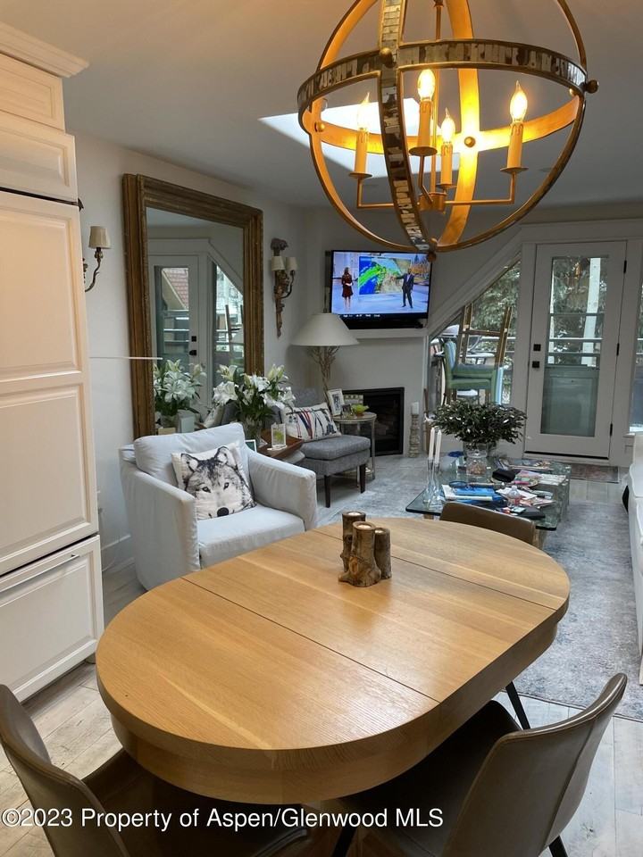 108 W Hyman Ave Apt 7 #7 - Photo 3 of 19