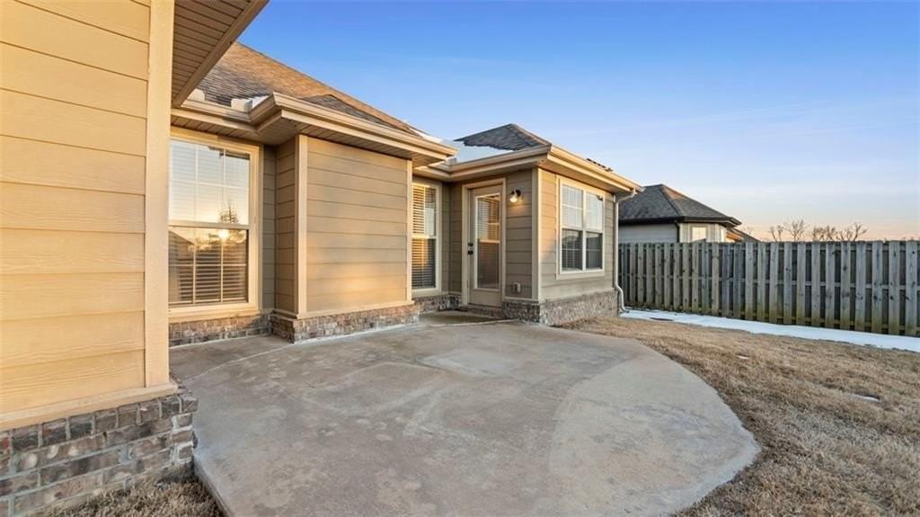 3960 Deerhurst St - Photo 3 of 19