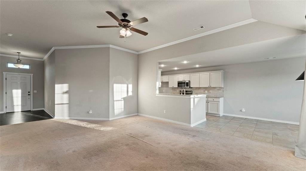 3960 Deerhurst St - Photo 6 of 19