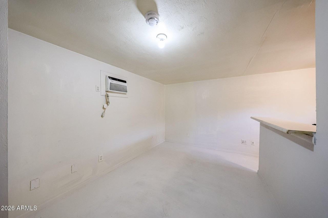 1005 E Moreland St Unit 3 #3 - Photo 3 of 13