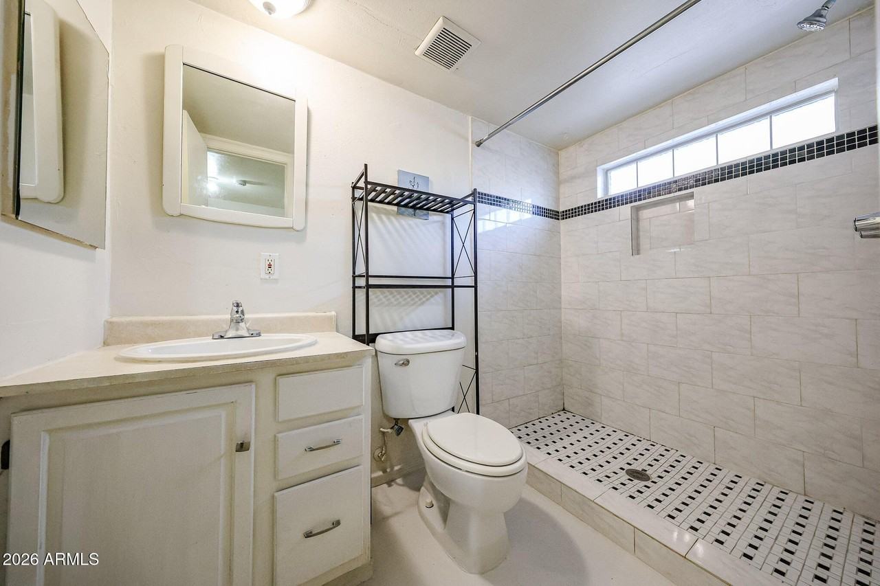 1005 E Moreland St Unit 3 #3 - Photo 4 of 13