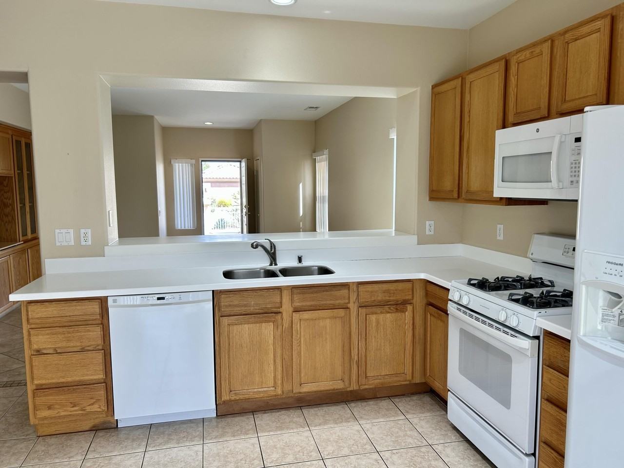 78491 Glastonbury Way - Photo 7 of 15