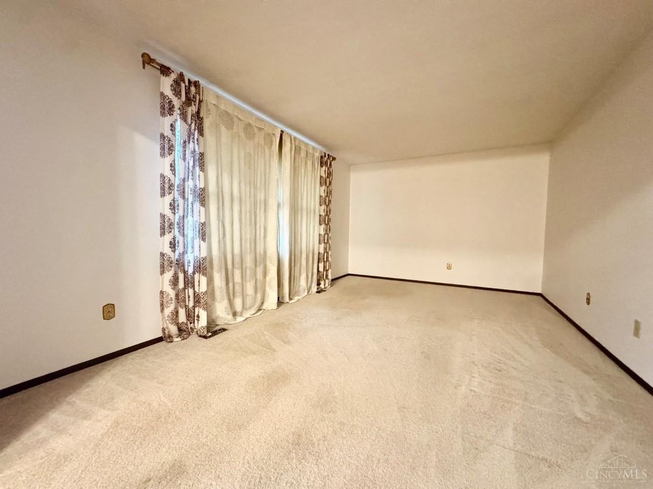 12200 Maple Dr - Photo 3 of 17