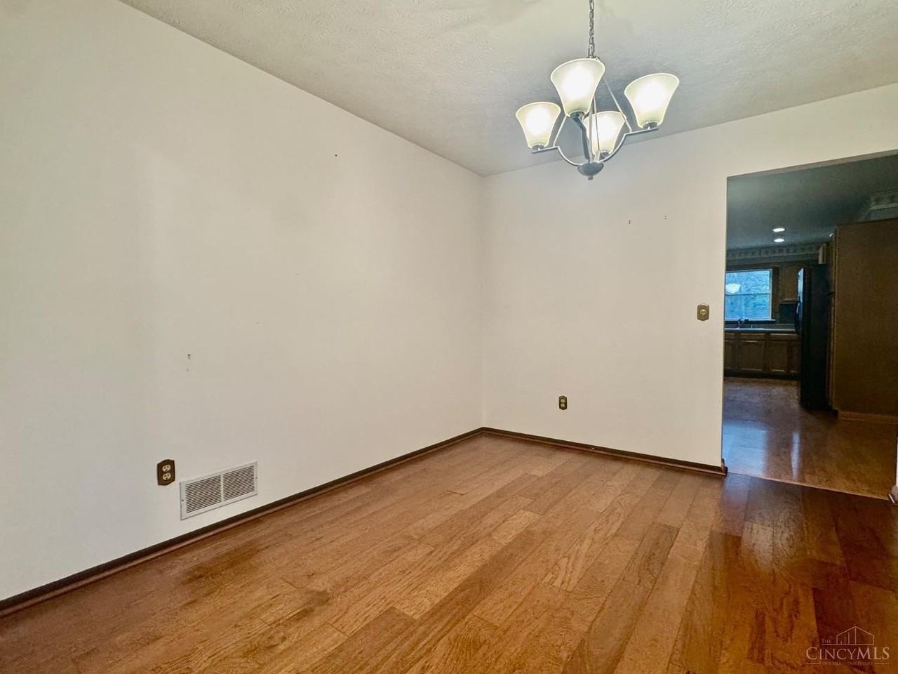 12200 Maple Dr - Photo 6 of 17