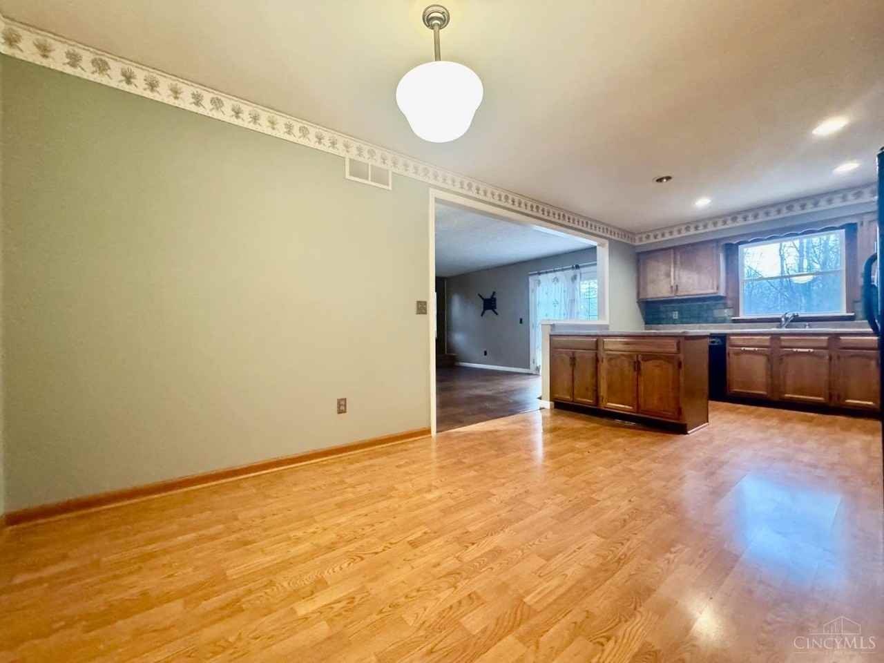 12200 Maple Dr - Photo 7 of 17