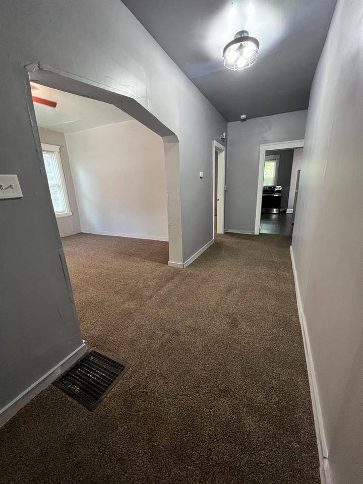 1853 Clarion Ave - Photo 2 of 12